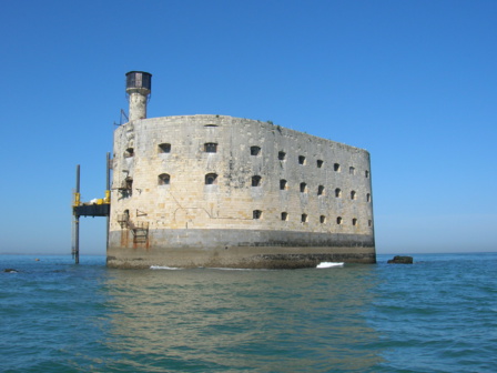 Le célèbre Fort Boyard au large de Boyardville sur l'ile d'Oleron