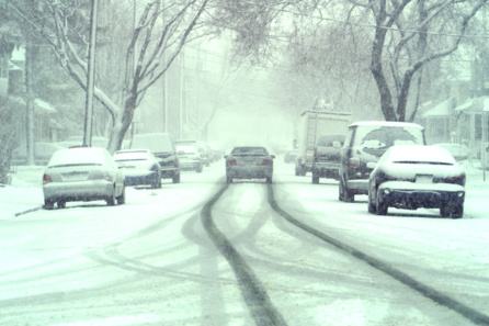 Conduire sur route enneigée Conduire sur route enneigée