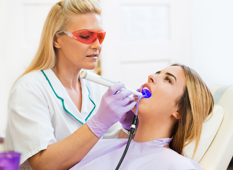 Blanchiment des dents chez le dentiste