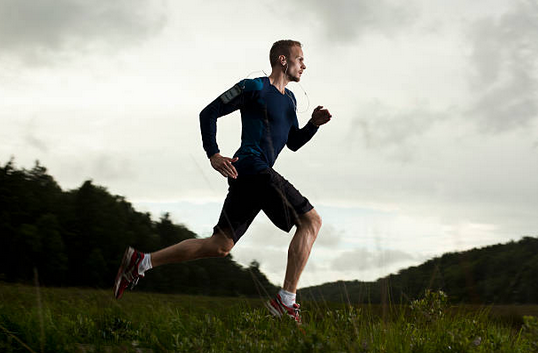 Sous-vêtements homme : bien les choisir pour pratiquer la course à pied