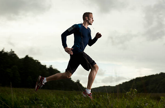 Sous-vêtements homme : bien les choisir pour pratiquer la course à