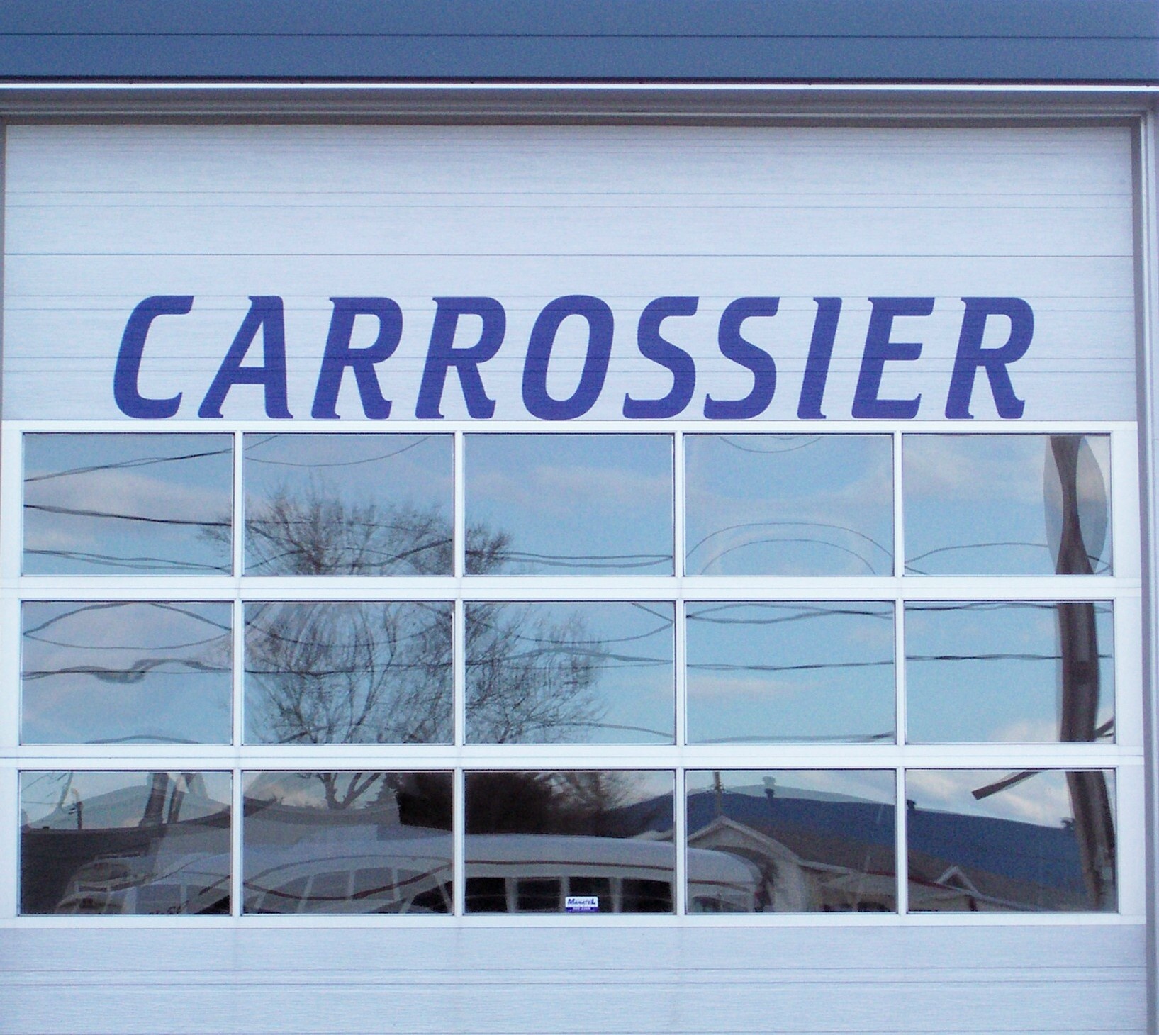 Luminosité d'un garage automobile Luminosité d'un garage automobile